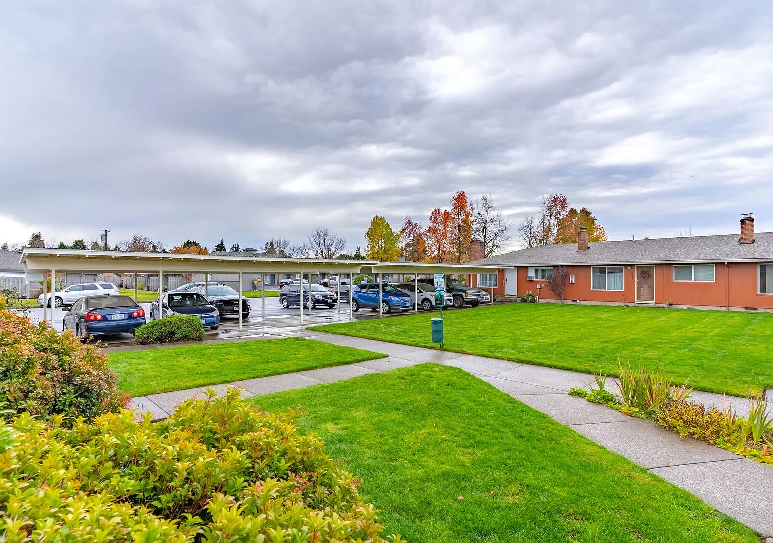 Holladay Apartments — Photo 4