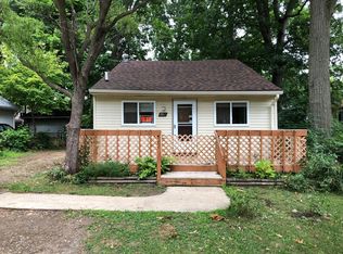 3964 Oak Knoll Rd, Waterford, MI 48328