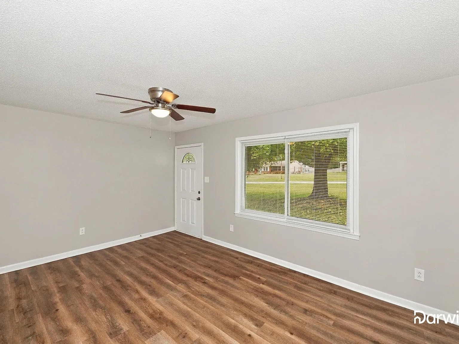 3 bed, 1.5 bath, 995 sqft, $1,520 — Photo 4