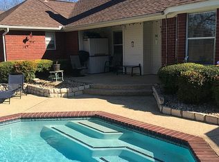 1049 Oak Valley Rd, Burleson, TX 76028