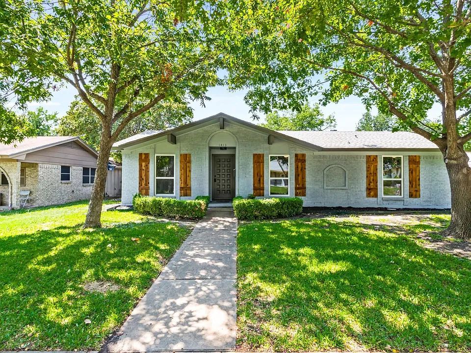 1413 Park East Dr