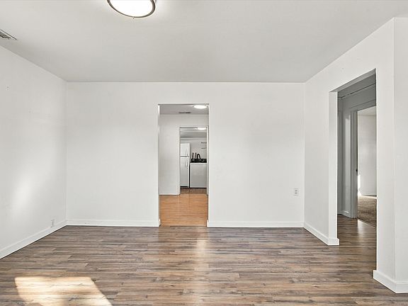 4th image of 146 Walnut St