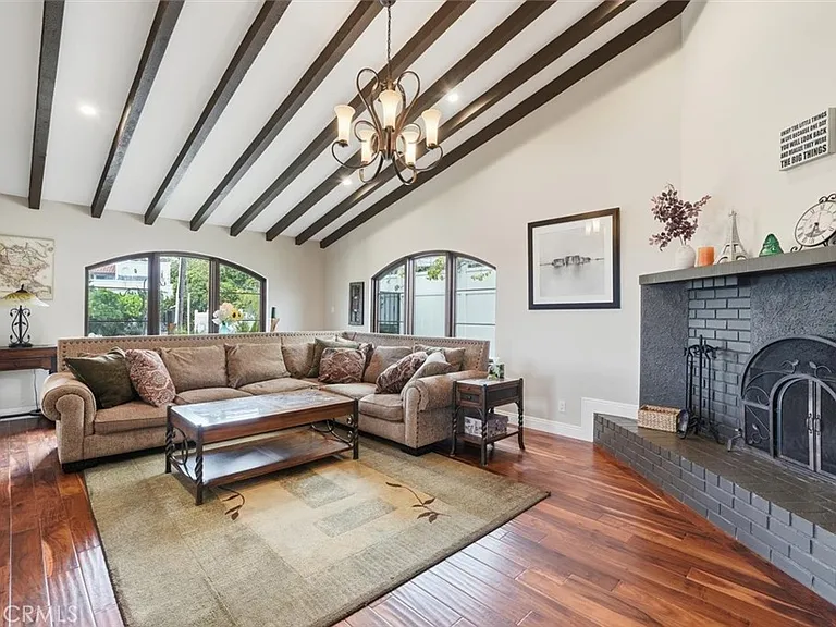 5348 Doris Way — Photo 4