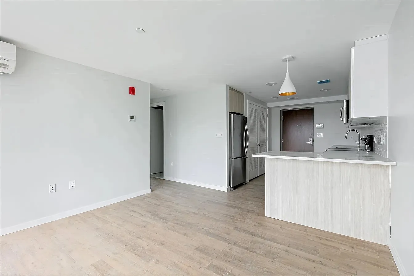 2 bed, 700 sqft, $4,050 — Photo 2
