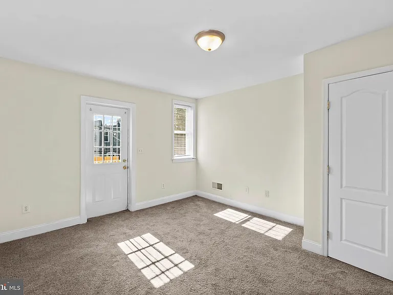 514 N Milton Ave — Photo 16