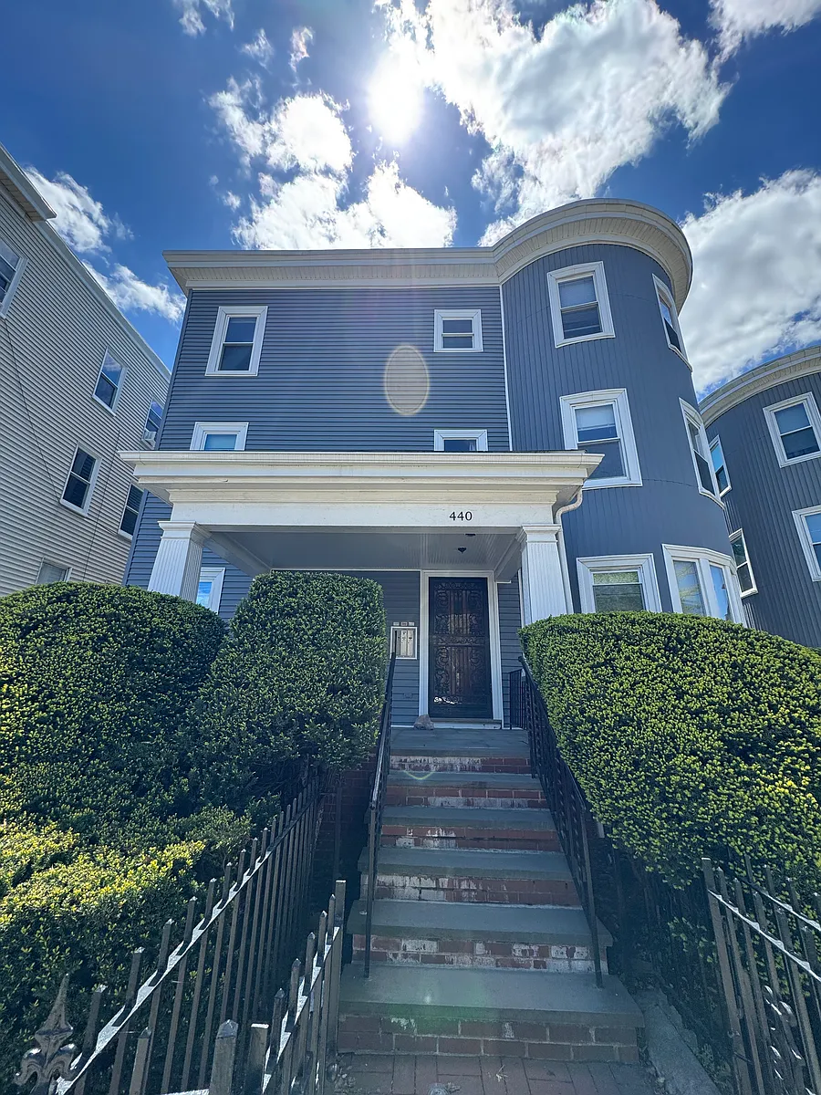 Building Photo - 440 Washington St #1