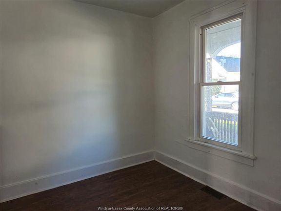 4th image of 486 Bridge Ave