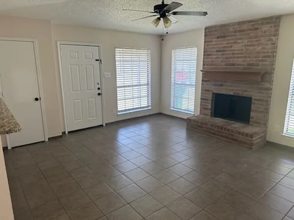 4109 Fossil Ridge Dr, Haltom City, TX 76137