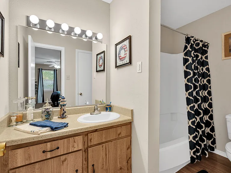 Sunlake Apartments — Photo 31