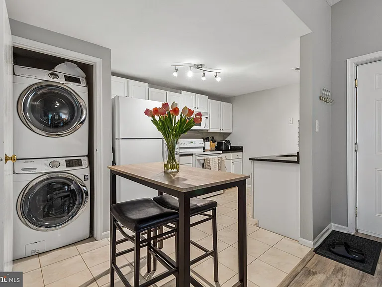 3933 Greencastle Rd #307 — Photo 7