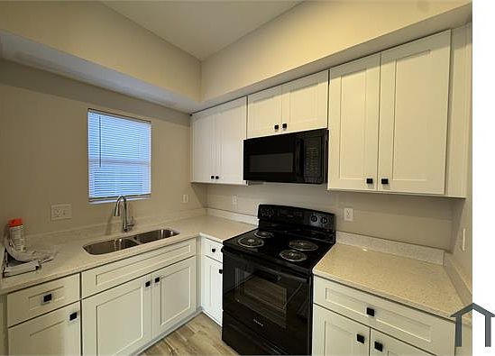 3rd image of 2987 E 8th Ave