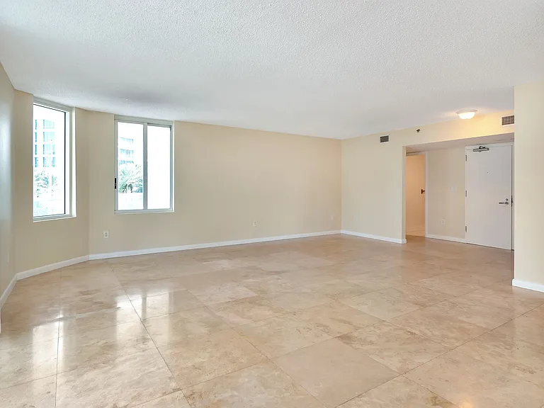5900 Collins Ave #408-A — Photo 4
