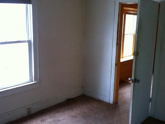 4th image of 880 Hammel St