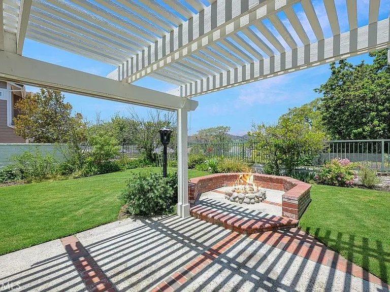 11 Pinewood Dr — Photo 6
