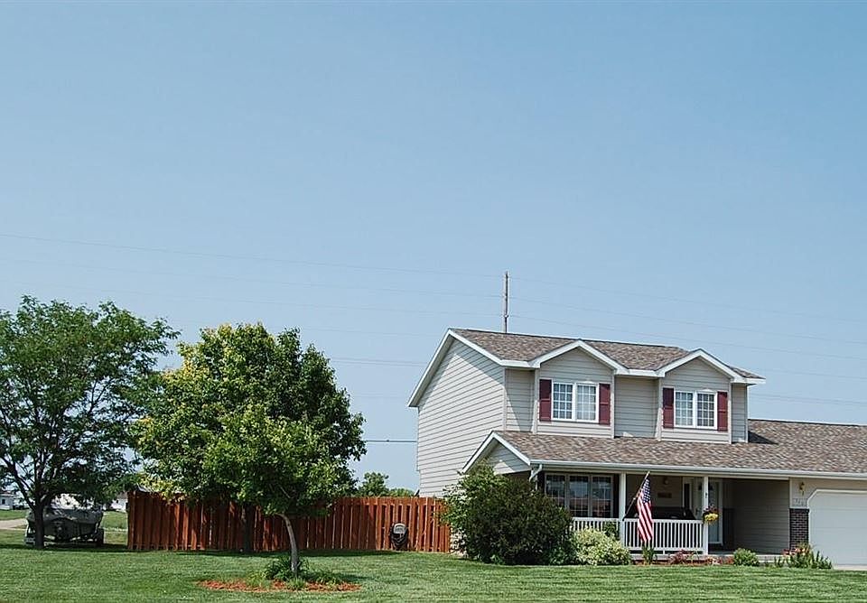 1st image of 320 W 19th St