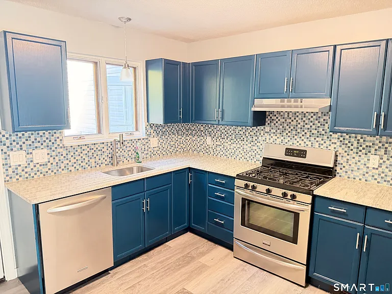 17 Enfield St #17 — Photo 6