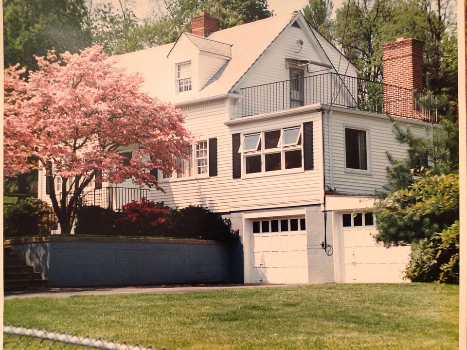 2nd image of 512 Kerby Hill Rd