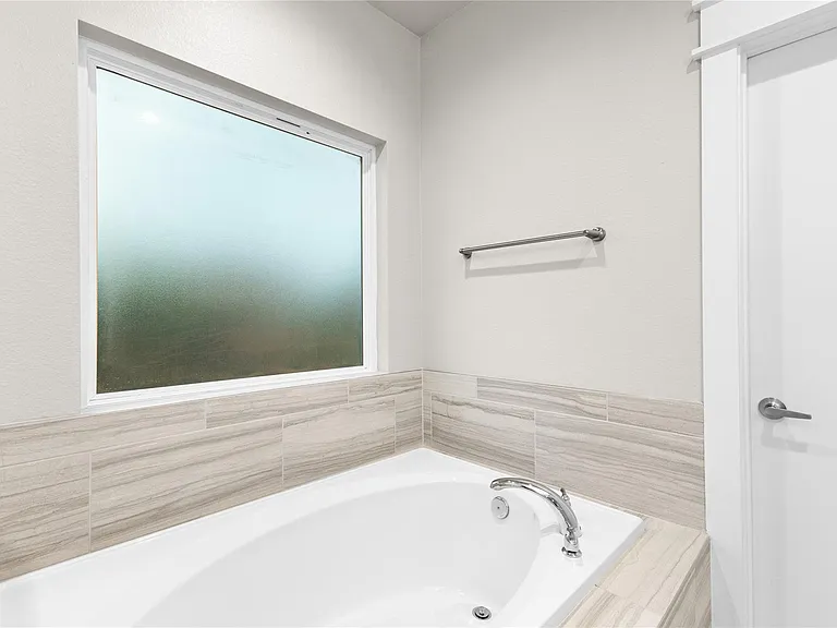 2511 Des Chaumes St — Photo 16
