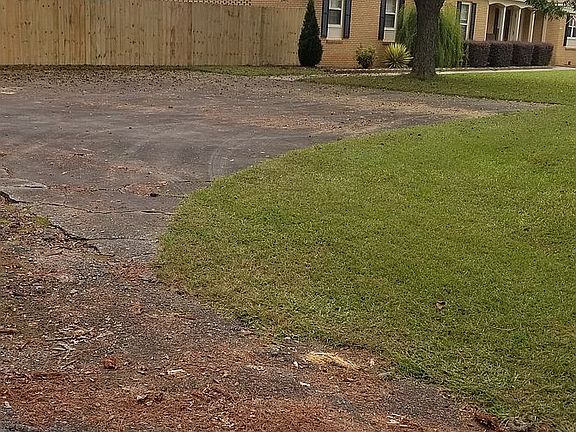 LG front parking pad