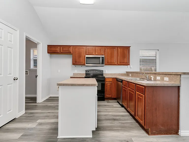 7321 Grass Valley Trl — Photo 7