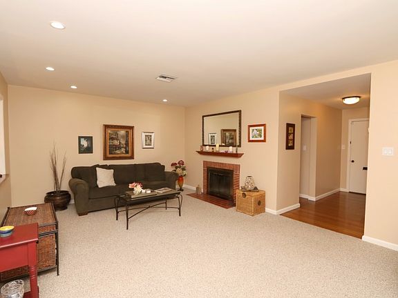 5th image of 912 Tufts Ave