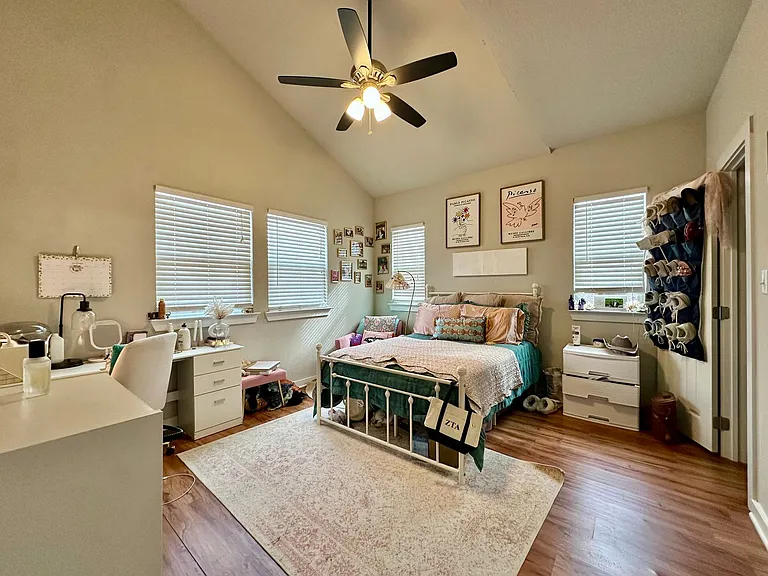 218 Gurley Ln — Photo 9
