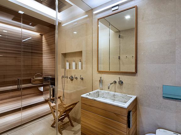 4th image of 25 Columbus Cir #72B