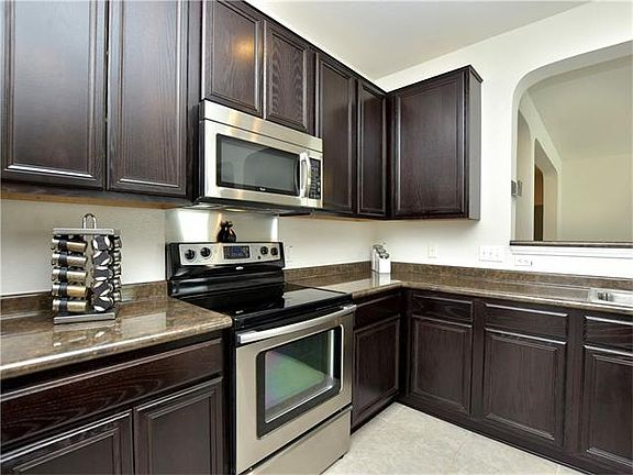 5th image of 14212 Lake Victor Dr