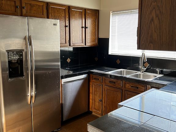 2nd image of 953 W Emelita Cir