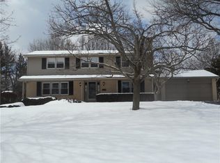 79 Woodside Dr, Penfield, NY 14526