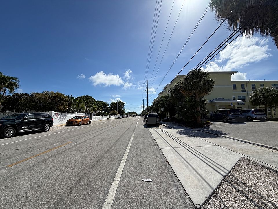 2nd image of 3532 Duck Ave