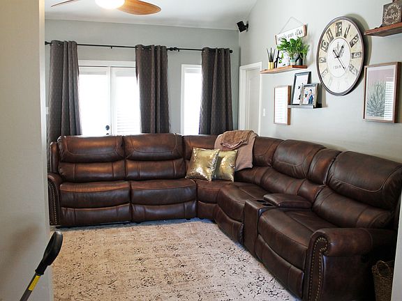 4th image of 123 Saxony Dr