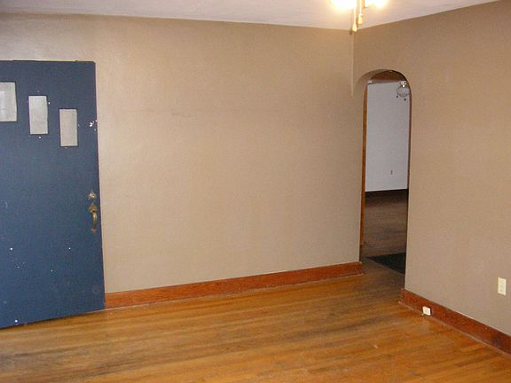 3rd image of 1209 Henry Dr