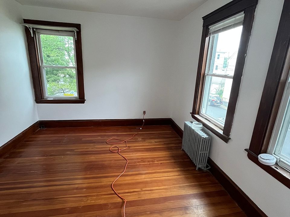 1st image of 17 Riverside St