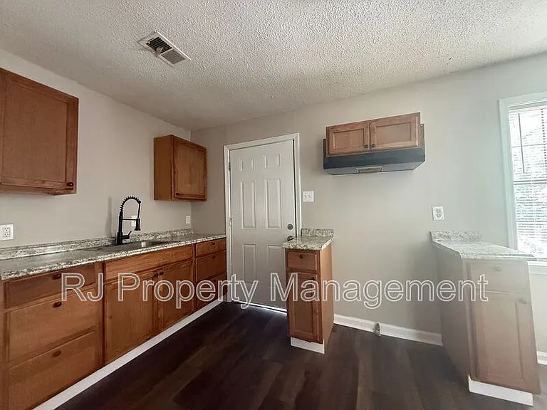 2076 Goff Ave — Photo 5