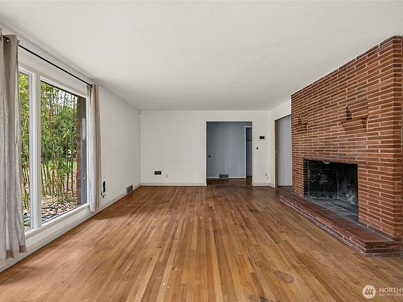 5th image of 16030 33rd Avenue NE