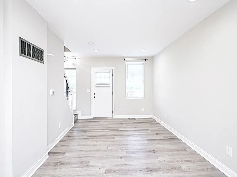 2823 Ashland Ave — Photo 10