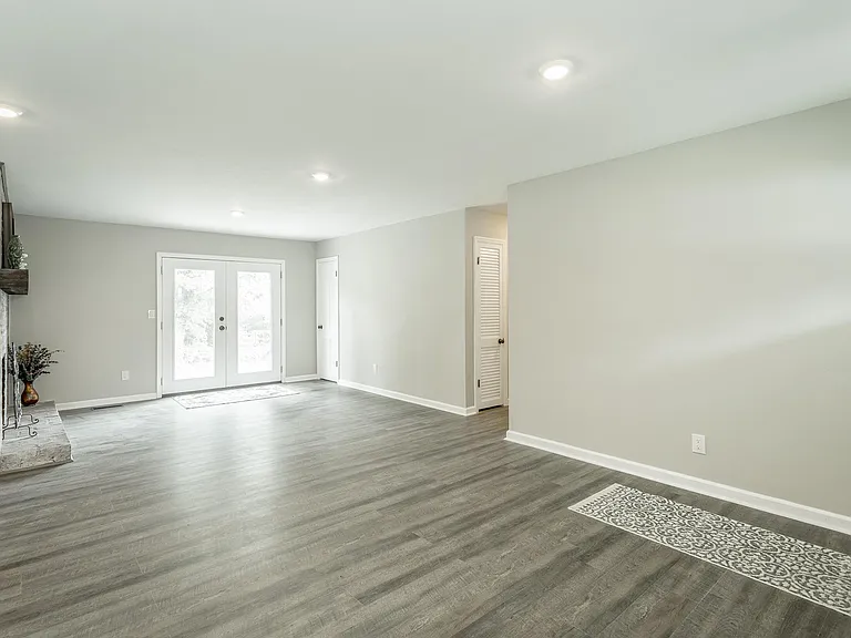 1403 Clearpoint Dr — Photo 16