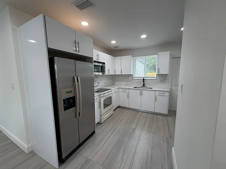 9805 Marlin Rd — Photo 3