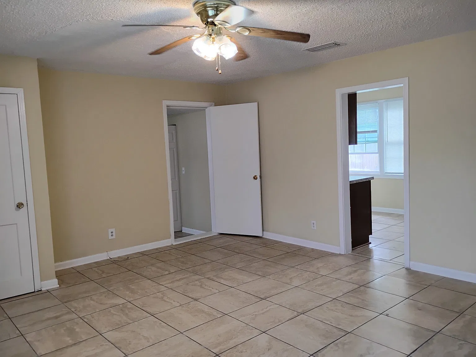3 bed, 1133 sqft, $1,495 — Photo 3