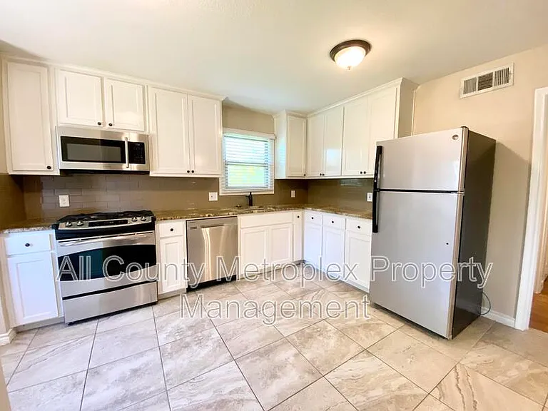 9560 Mercer Dr — Photo 6