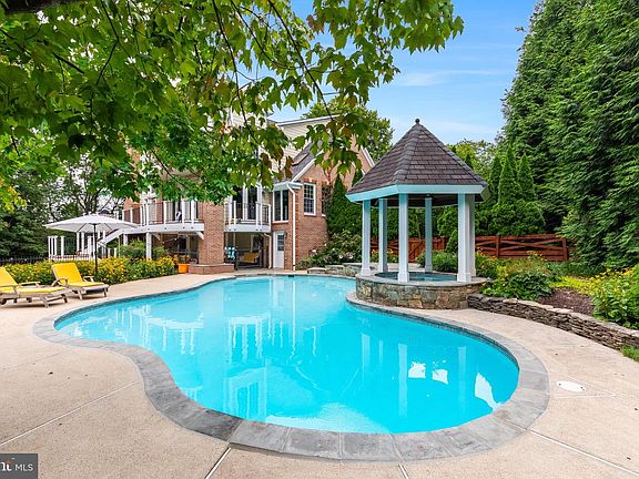 5th image of 1236 Tottenham Ct