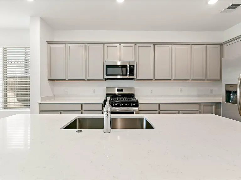 7594 Angels Landing Ln — Photo 10