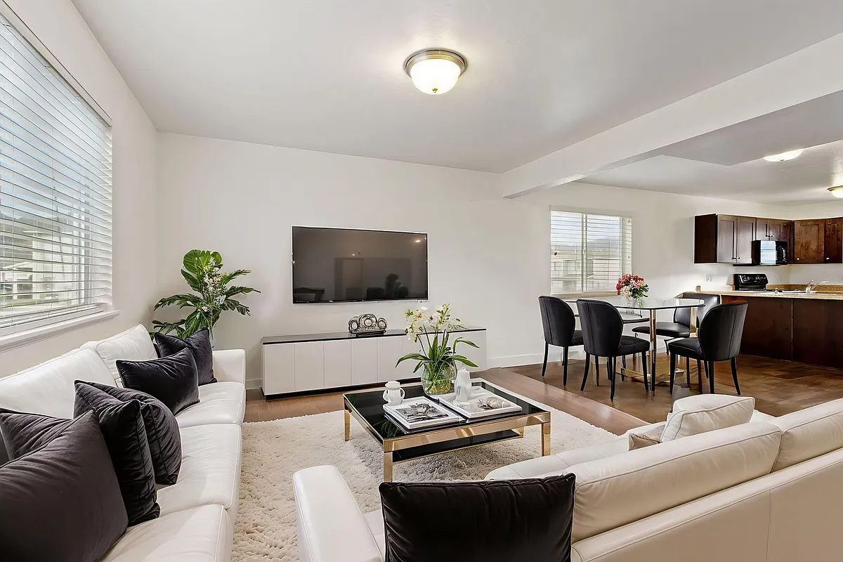 Building Photo - Tremonton Pines Apts