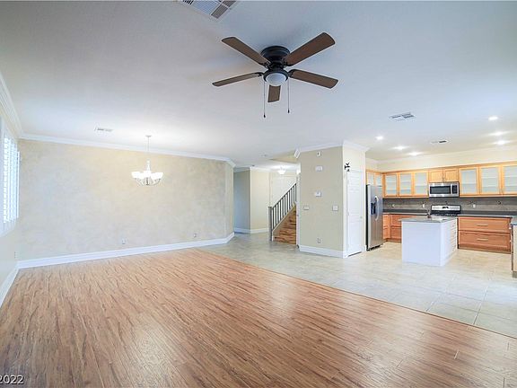 4th image of 9780 Waukegan Ave