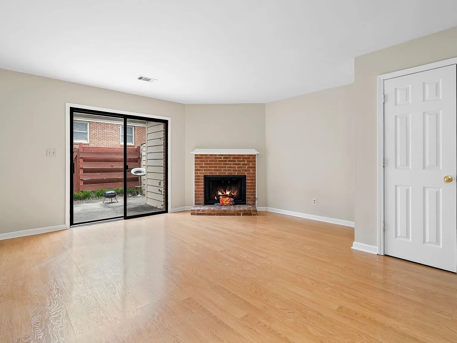 2 bed, 2.5 bath, 1260 sqft, $2,000 — Photo 4