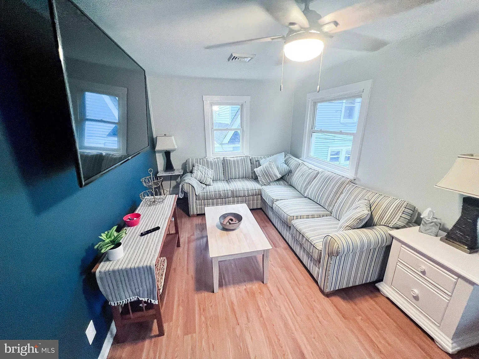 3 bed, 1.0 bath, 1050 sqft, $2,700 — Photo 2