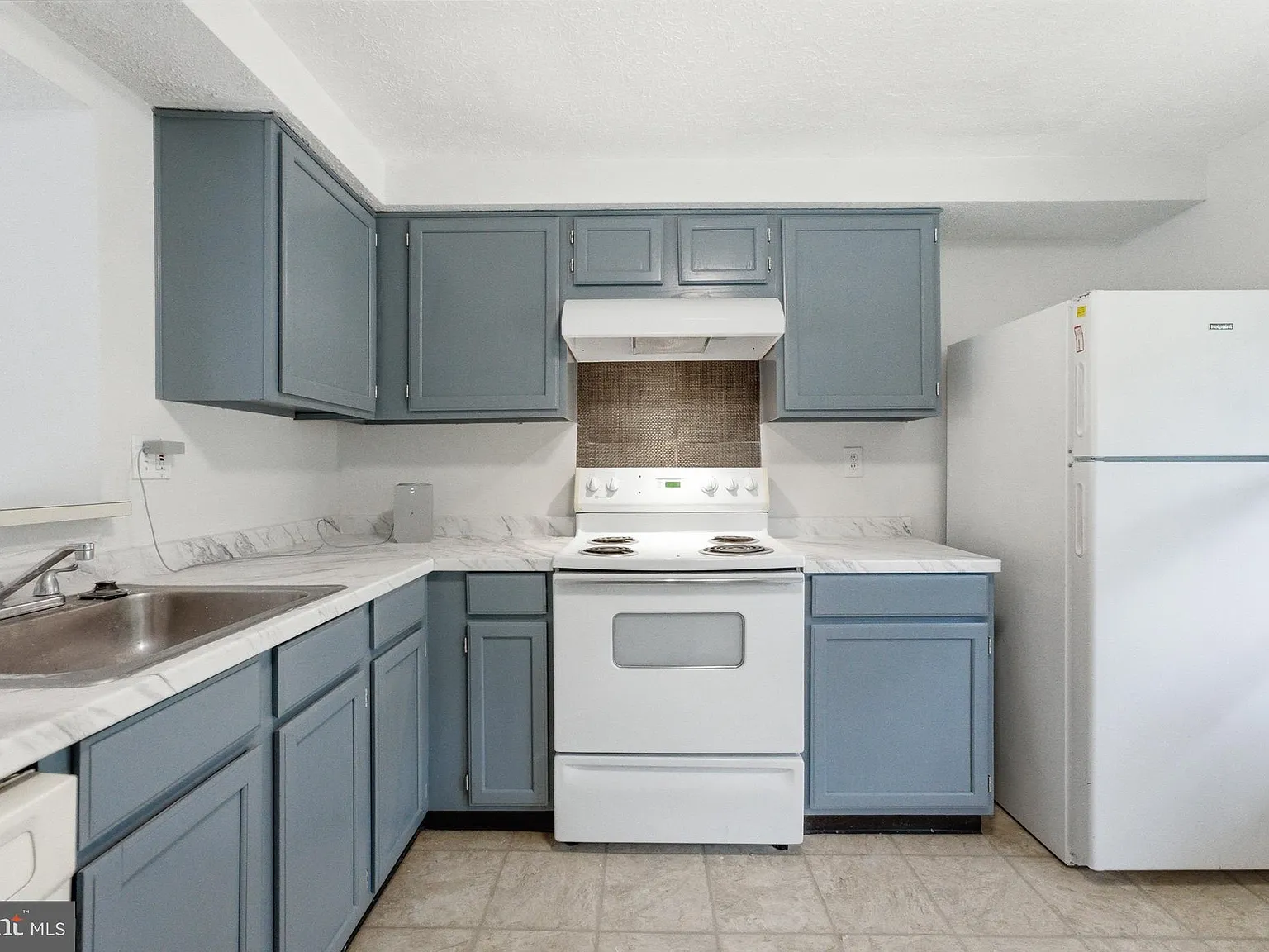 3 bed, 1.5 bath, 1120 sqft, $2,500 — Photo 2