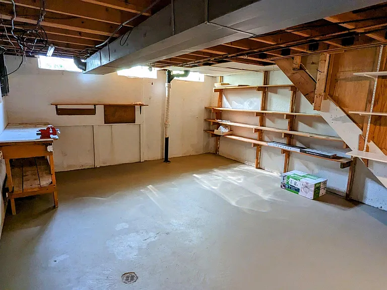 4676 Fairmont Dr — Photo 33