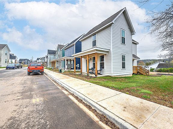 5th image of 1007 W Laramie Hts